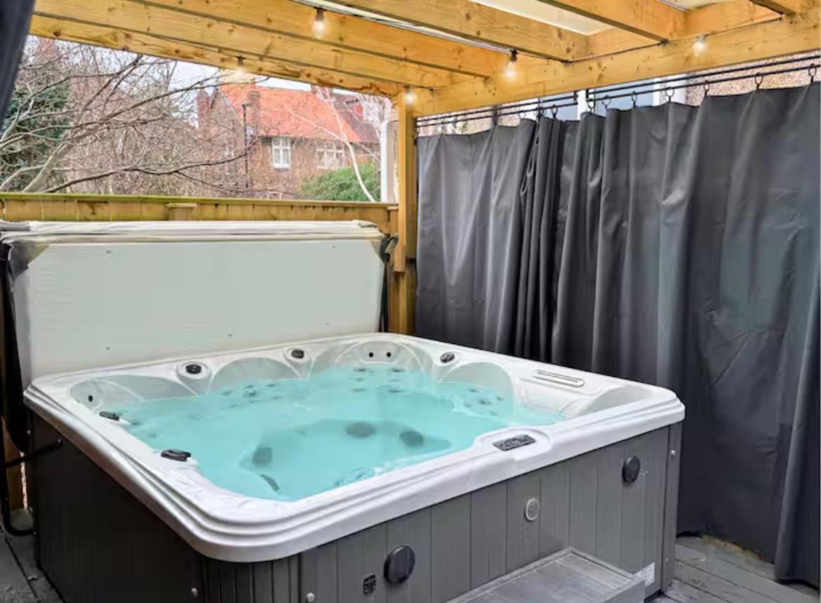 Vila Quiet Garden Escape 3 Beds And Hot Tub Bliss Londýn Exteriér fotografie